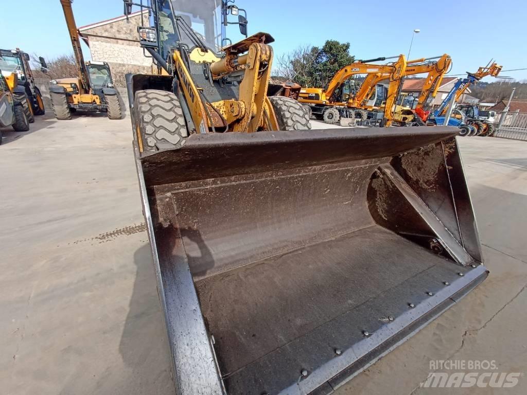 Komatsu WA270-7 Колесни товарачи