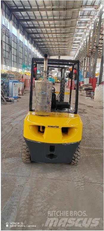 Komatsu FD 30 T-14 Дизелови камиони