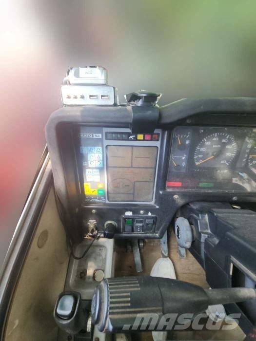 Kato MR 100 Кранове за тежък терен