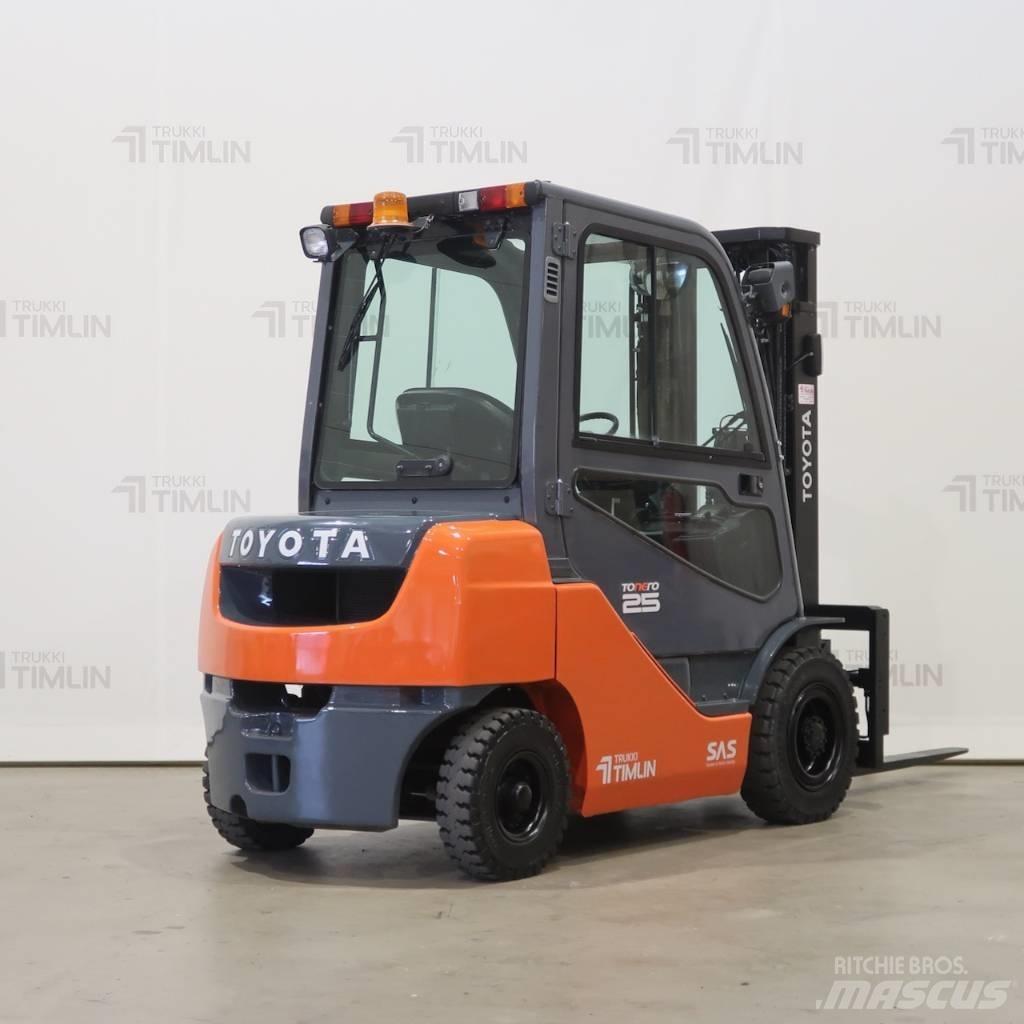Toyota 52-8FDF25 Дизелови камиони