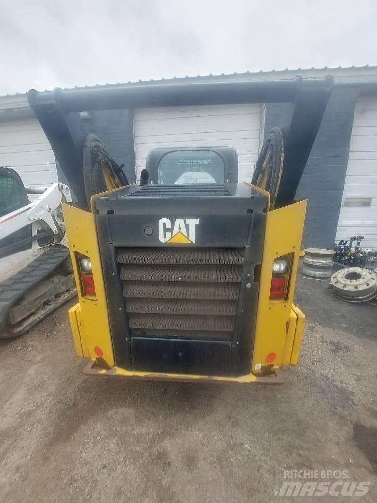 CAT 262D Мини товарачи
