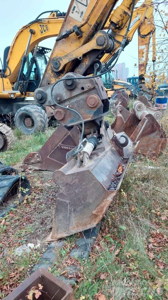 JCB JS 220 LC Верижен екскаватор