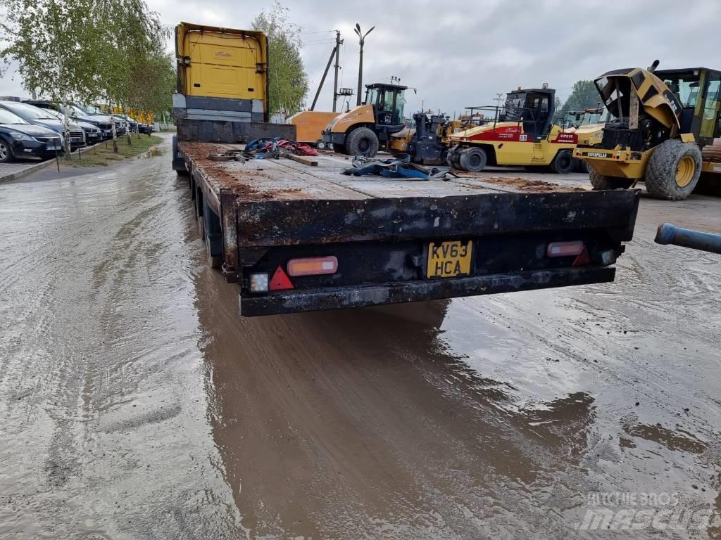 Andover W 28 Полуремаркета с подвижен под
