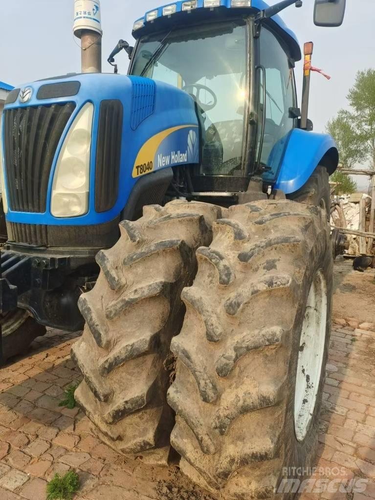 New Holland T8040 Трактори