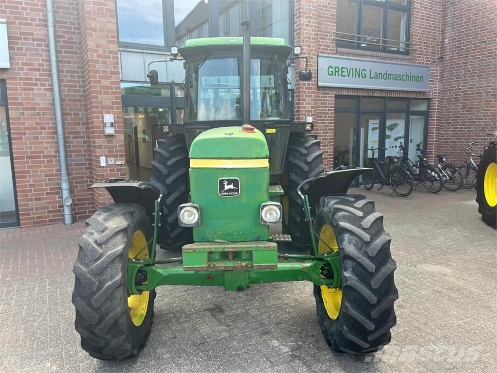 John Deere 3040 Трактори