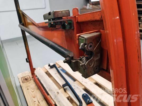 JLG 307 door Кабина