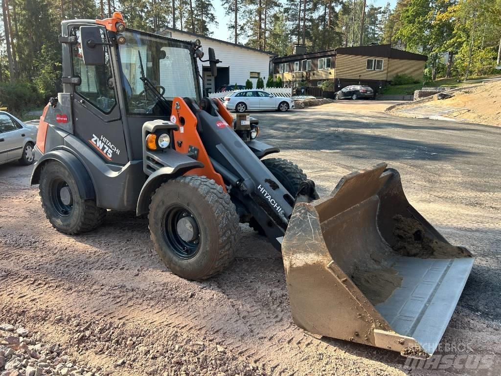 Hitachi ZW 75 Колесни товарачи