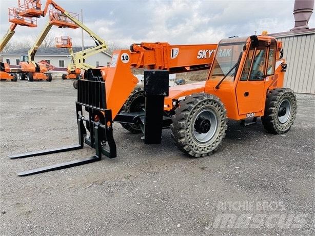 SkyTrak 10054 Телескопични товарачи