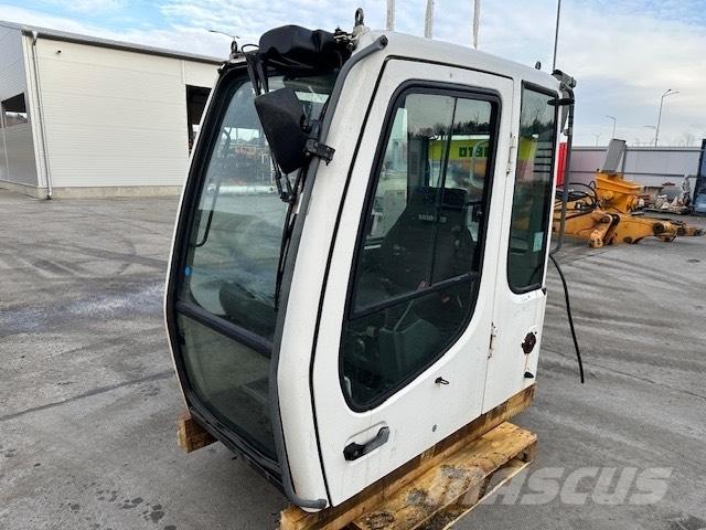 Liebherr R 317 CAB Кабина