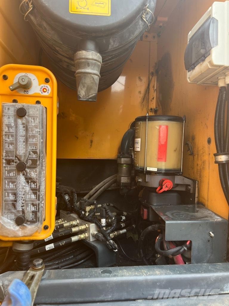 Hyundai HX 300 NL Верижен екскаватор