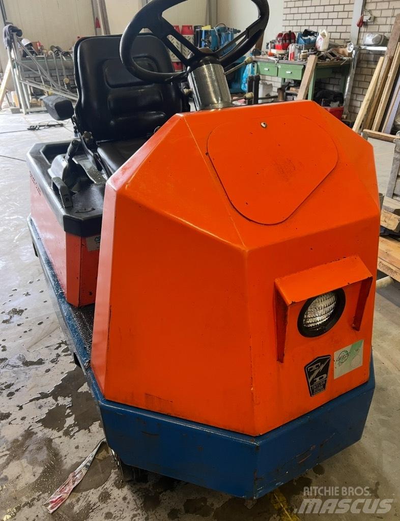 Taylor-Dunn C425 Валачещи камиони