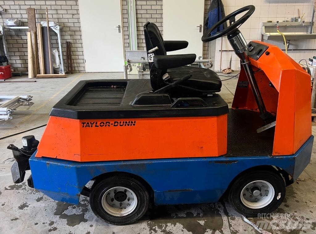 Taylor-Dunn C425 Валачещи камиони