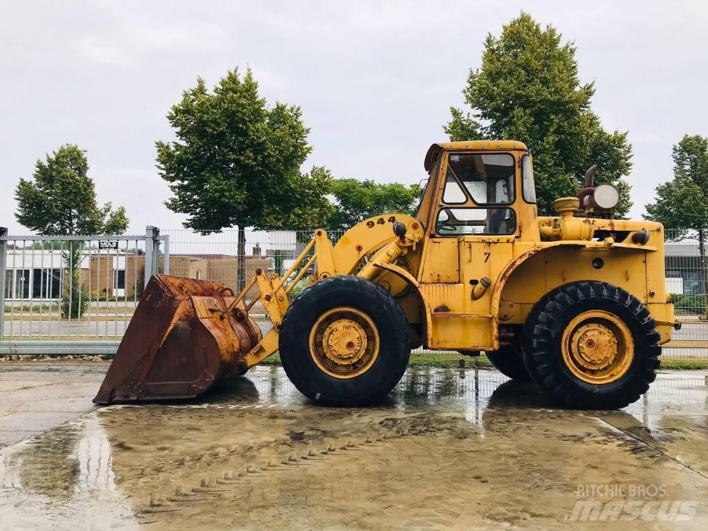 CAT 944 Колесни товарачи