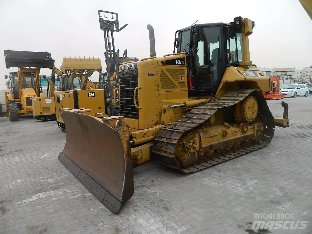 CAT D 6 N XL Верижни булдозери
