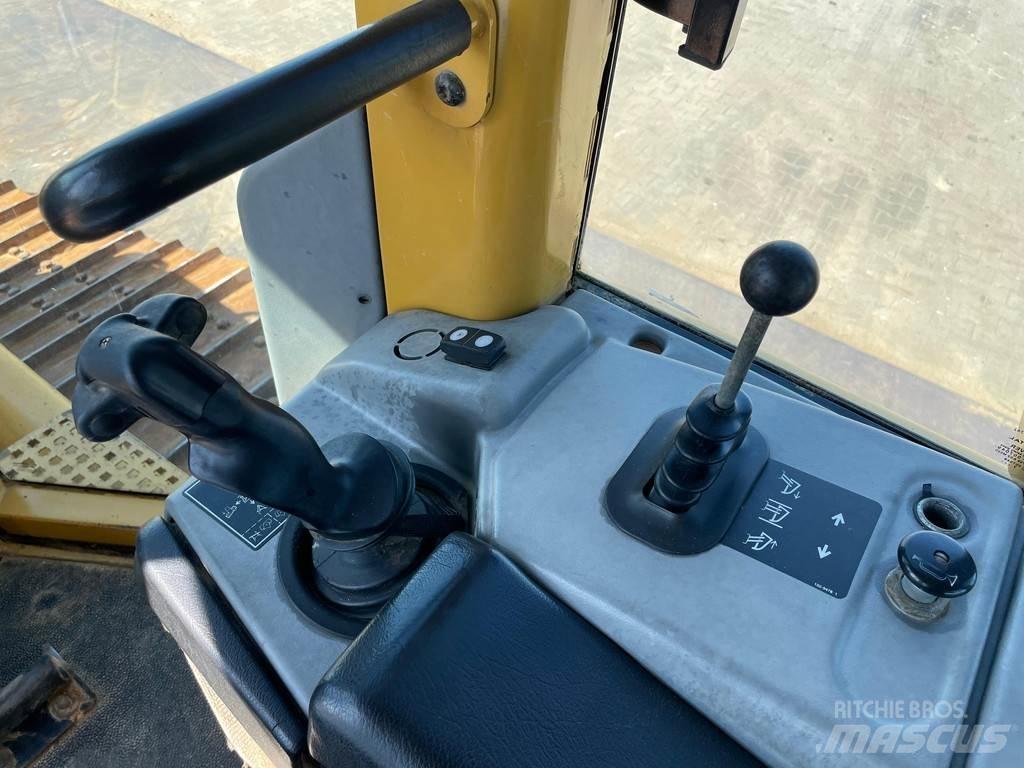 CAT D6N XL Верижни булдозери
