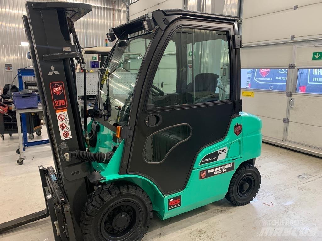 Mitsubishi FD25N3 Дизелови камиони