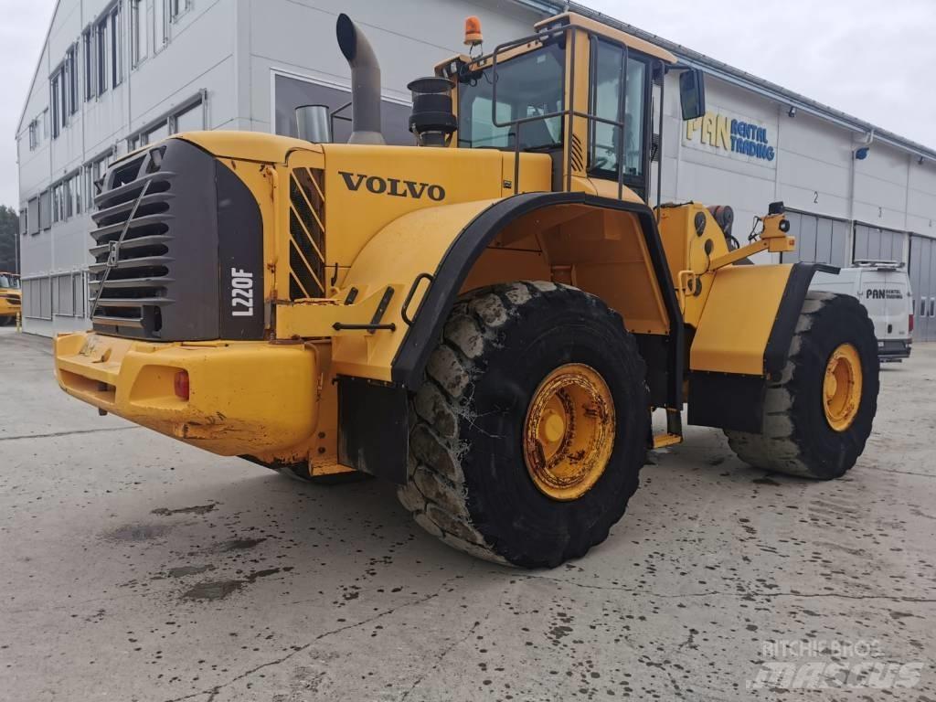 Volvo L220F Колесни товарачи