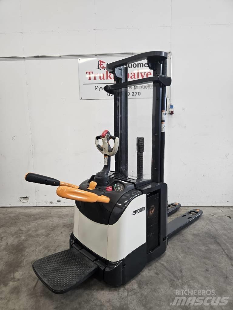 Crown ETi 4000 1.6 Самоходни товарачи