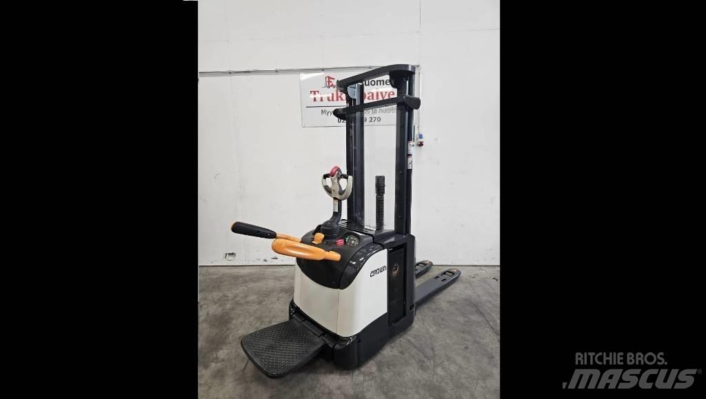 Crown ETi 4000 1.6 Самоходни товарачи