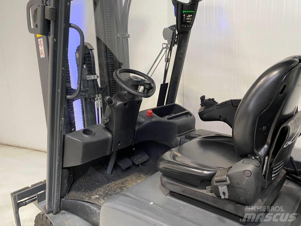 Linde E30L-01 Електрически вилични кари-повдигачи
