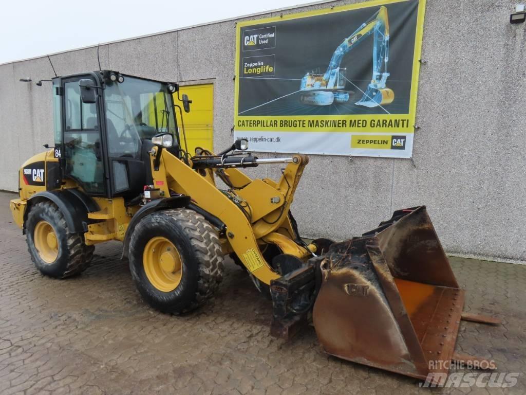 CAT 908M Колесни товарачи