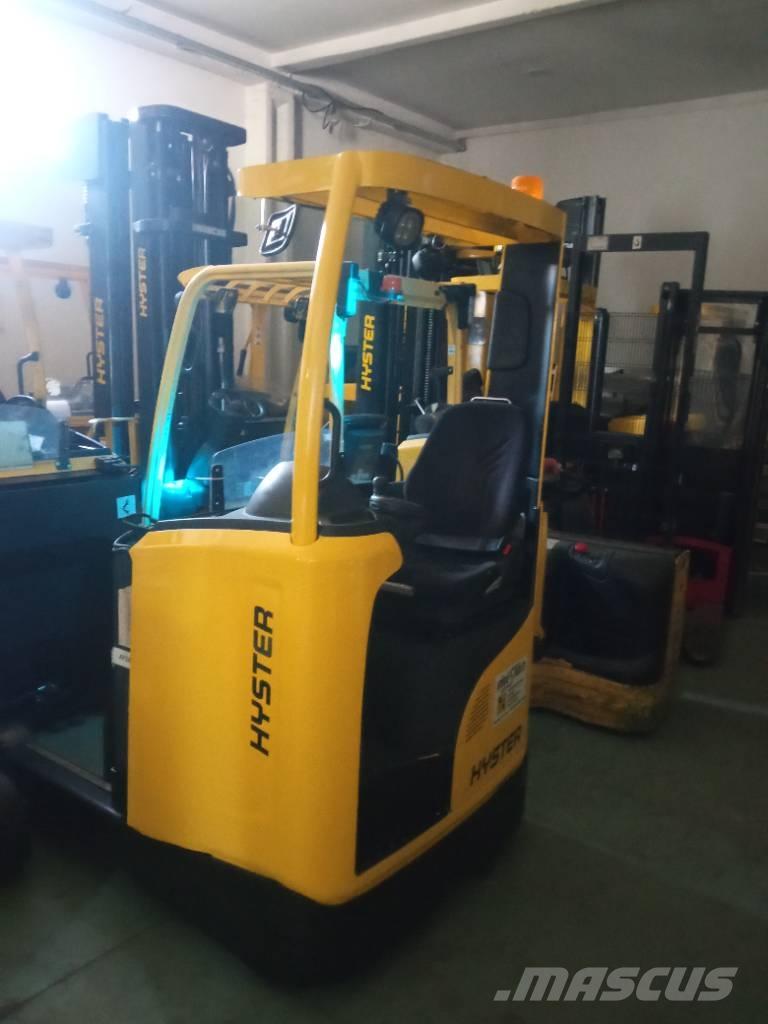 Hyster R 1.4 Ретрак/ Високоповдигач с изместване на вилката напред