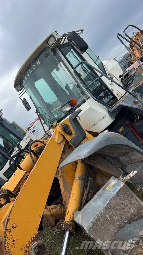 Liebherr L 514 Стрели и рамена
