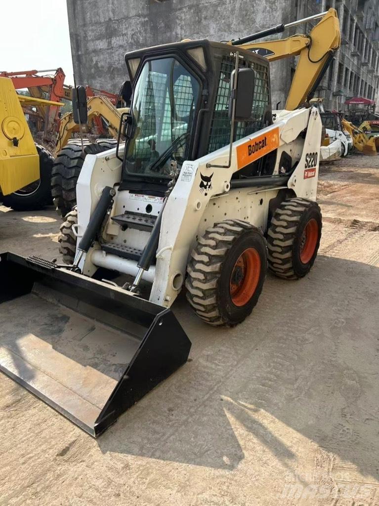 Bobcat S 220 Мини товарачи
