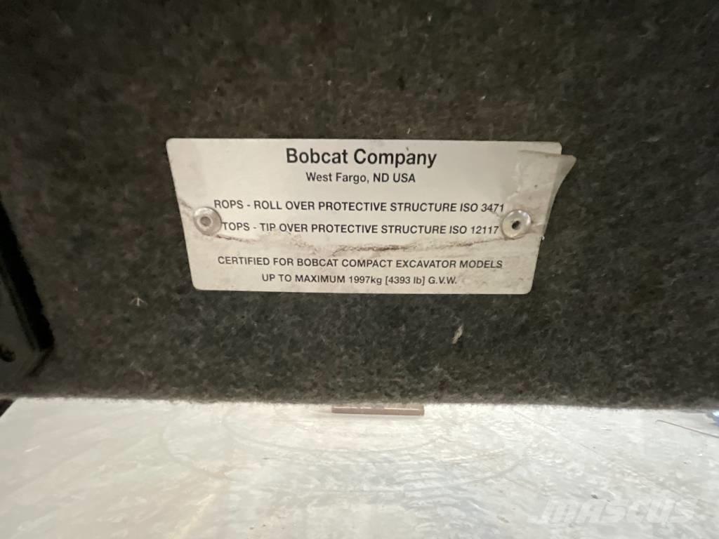 Bobcat E 16 Кабина