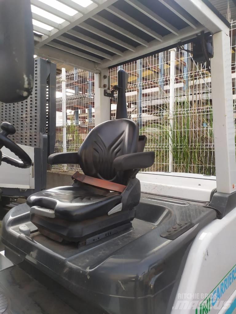 UniCarriers D1F4A40Q Страничен товарач