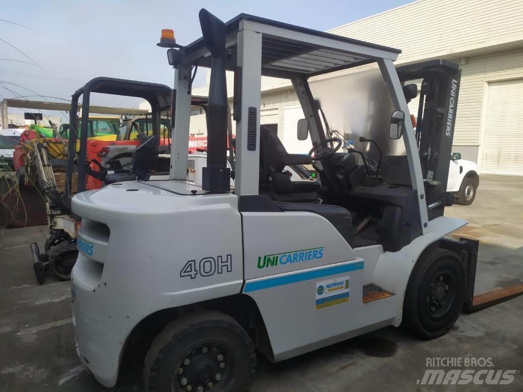 UniCarriers D1F4A40Q Страничен товарач