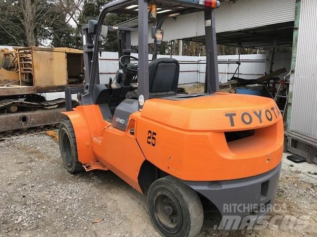 Toyota 7 FD 40 Дизелови камиони