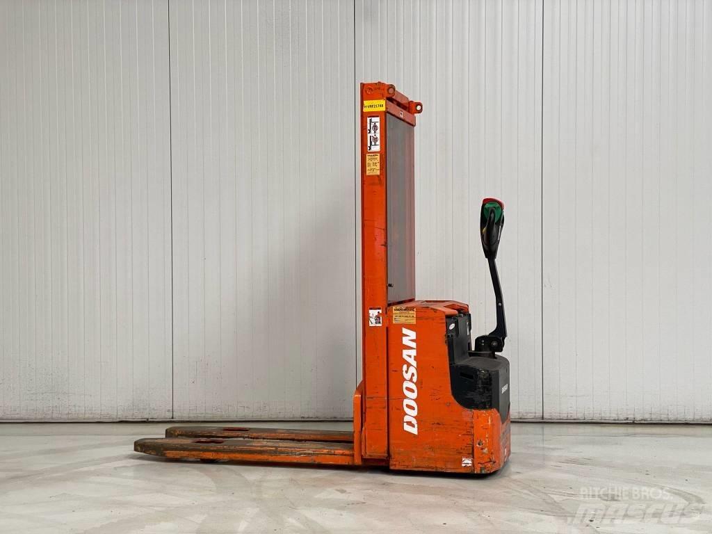Doosan LEDS12.5C Колички високоповдигачи с теглич