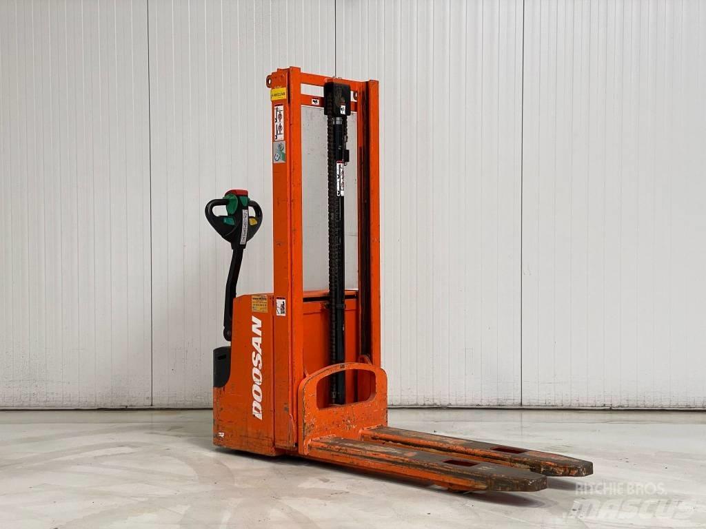 Doosan LEDS12.5C Колички високоповдигачи с теглич