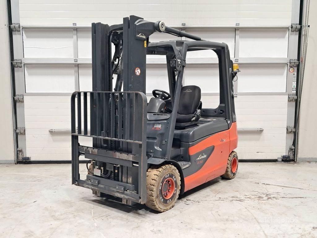 Linde E30L-01 Електрически вилични кари-повдигачи