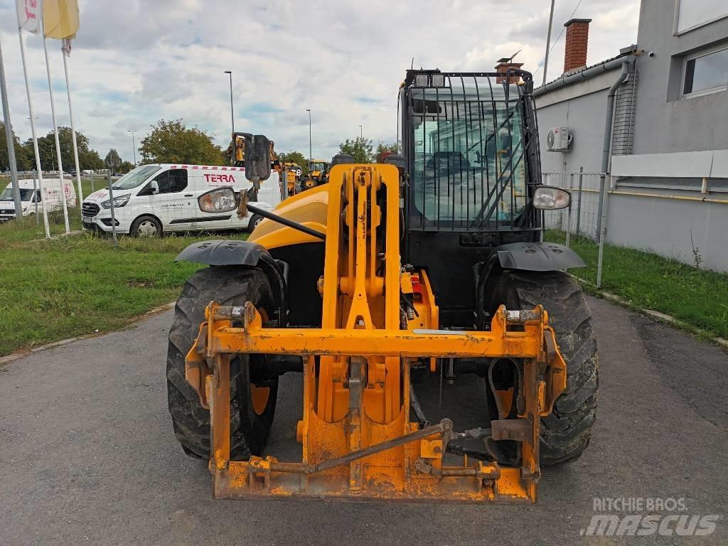 JCB 542-70 IND Телескопични челни товарачи
