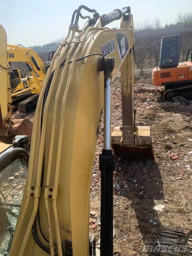 CAT 323D2 Верижен екскаватор