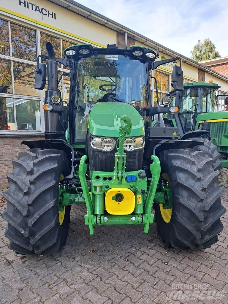John Deere 6120M Трактори