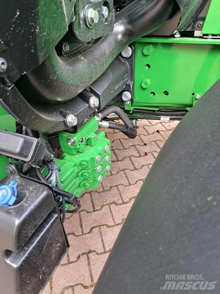 John Deere 6120M Трактори