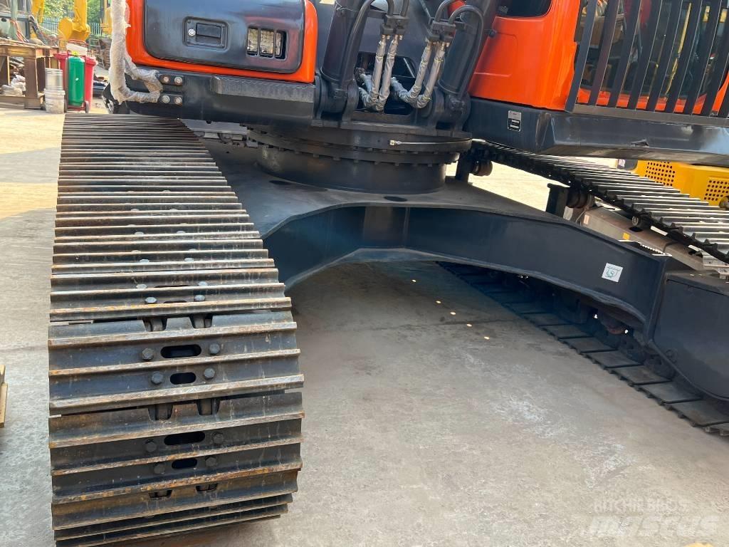 Doosan DX300 Колесни екскаватори