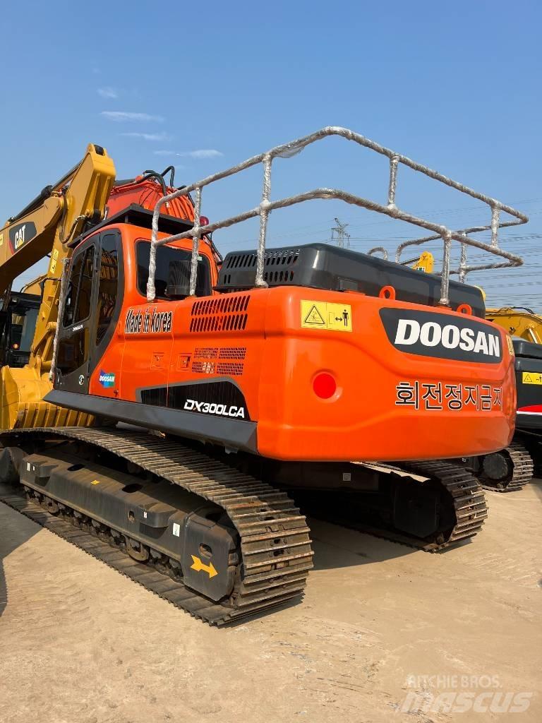 Doosan DX300 Колесни екскаватори