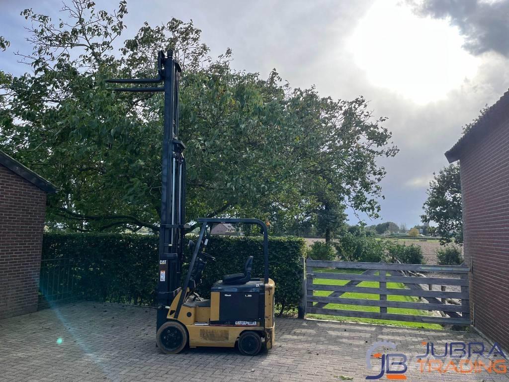 CAT EC25N Електрически вилични кари-повдигачи