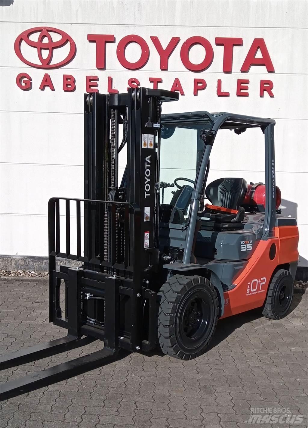 Toyota 02-8FGJF35 Камиони с АГУ