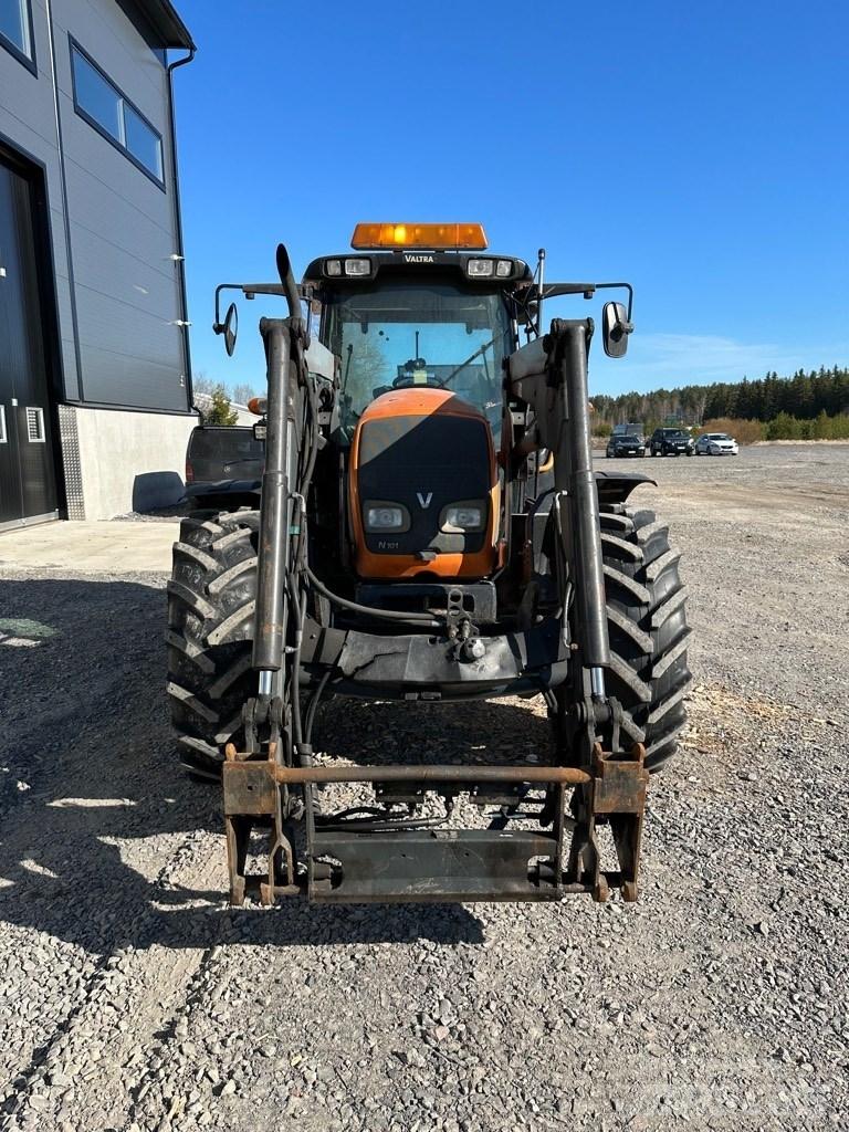 Valtra N101 Трактори