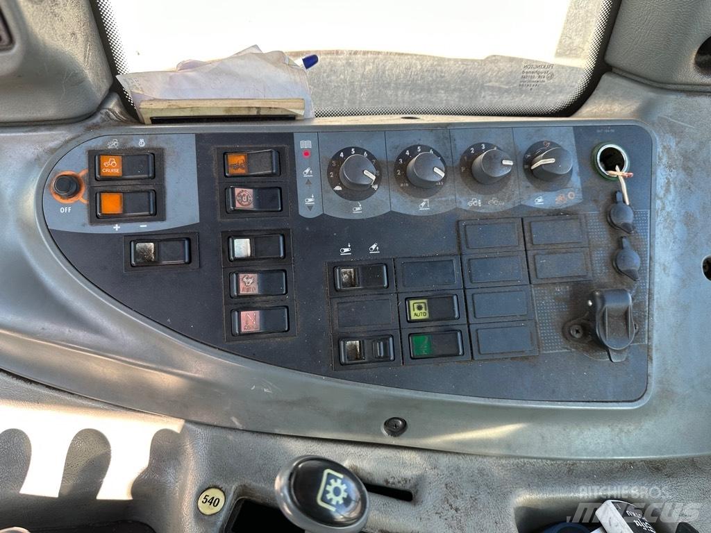 Valtra N101 Трактори