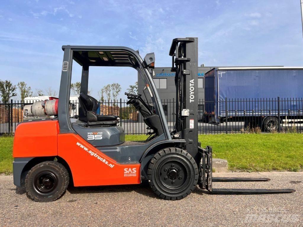 Toyota 02- 8FGJF35 Камиони с АГУ