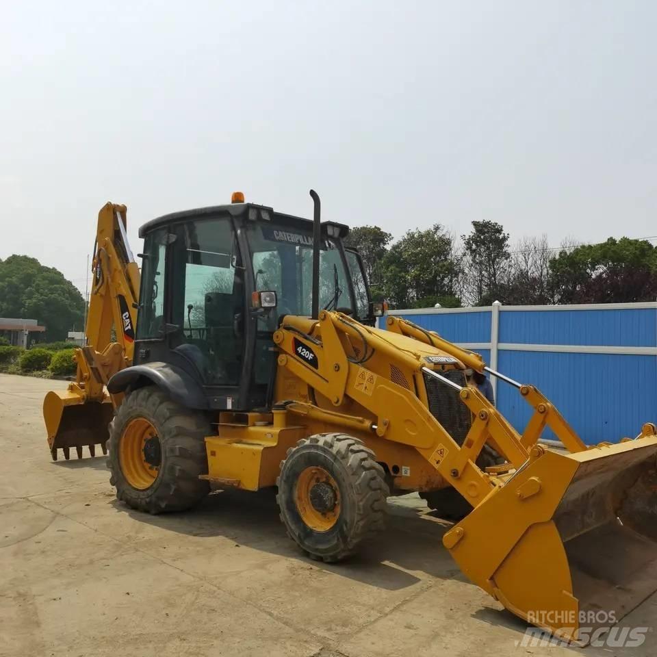 CAT 420 F Товарач със заден ексватор