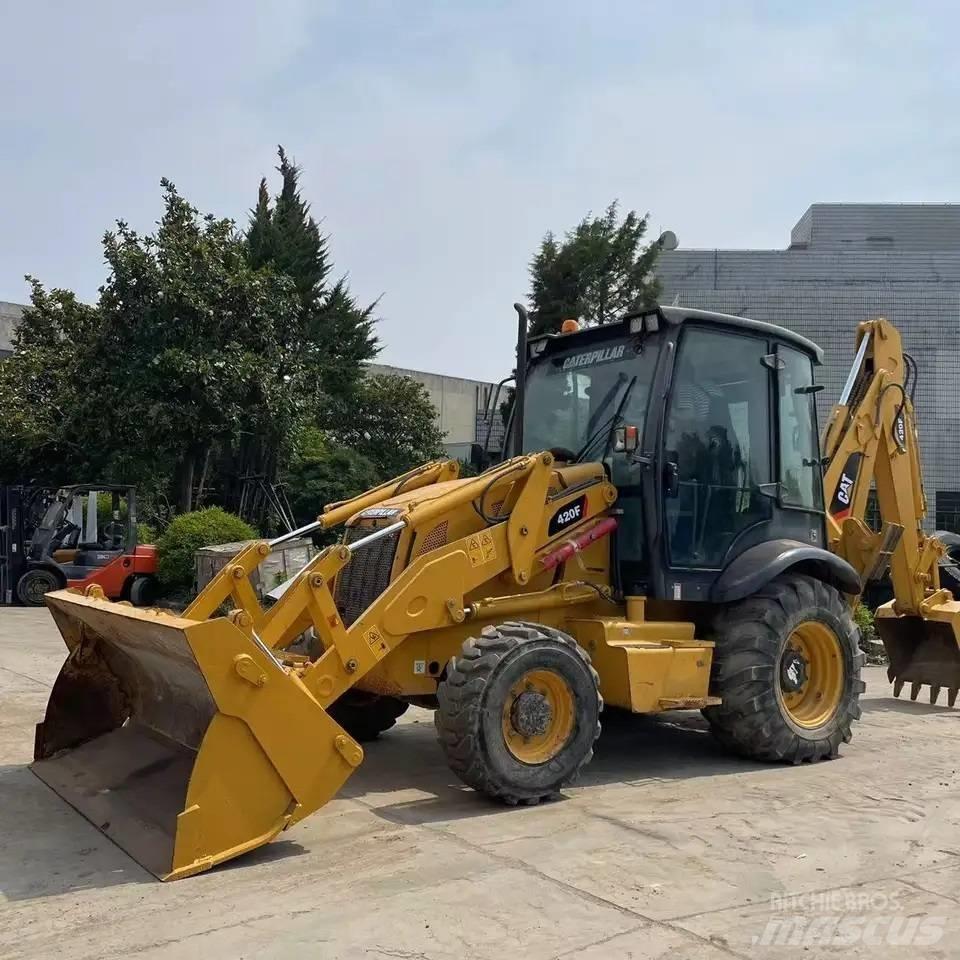 CAT 420 F Товарач със заден ексватор