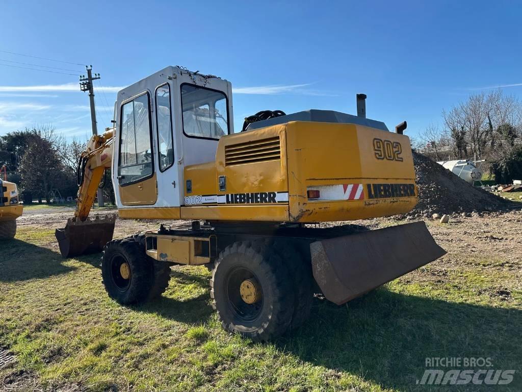 Liebherr 902 Колесни екскаватори