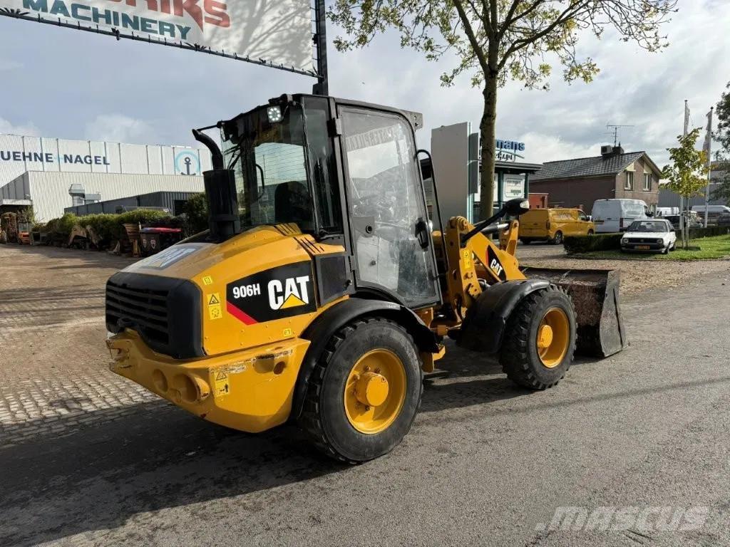 CAT 906H Колесни товарачи